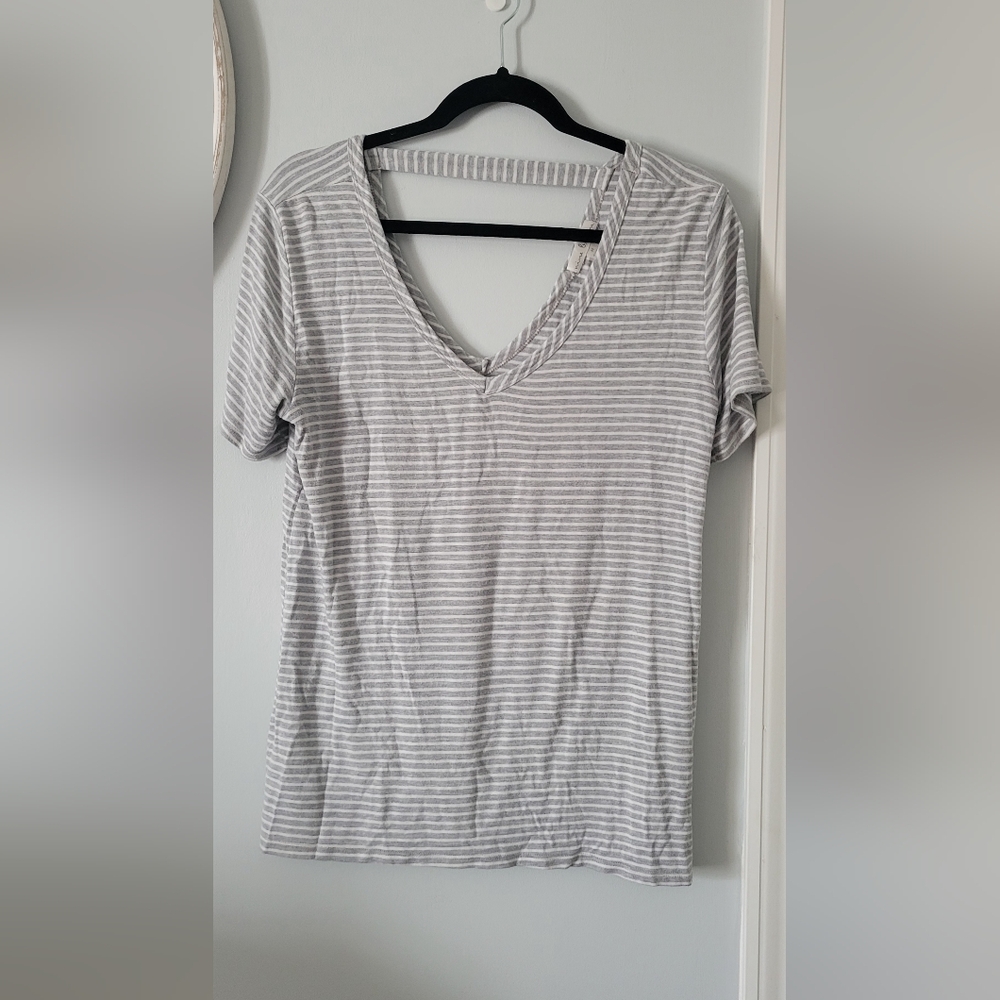 Nine Britton M short sleeve double V-neck